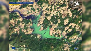 Zelený led na Lipně byl vidět i z vesmíru