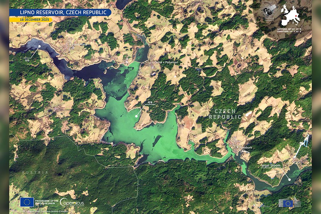 Zelený led na Lipně byl vidět i z vesmíru