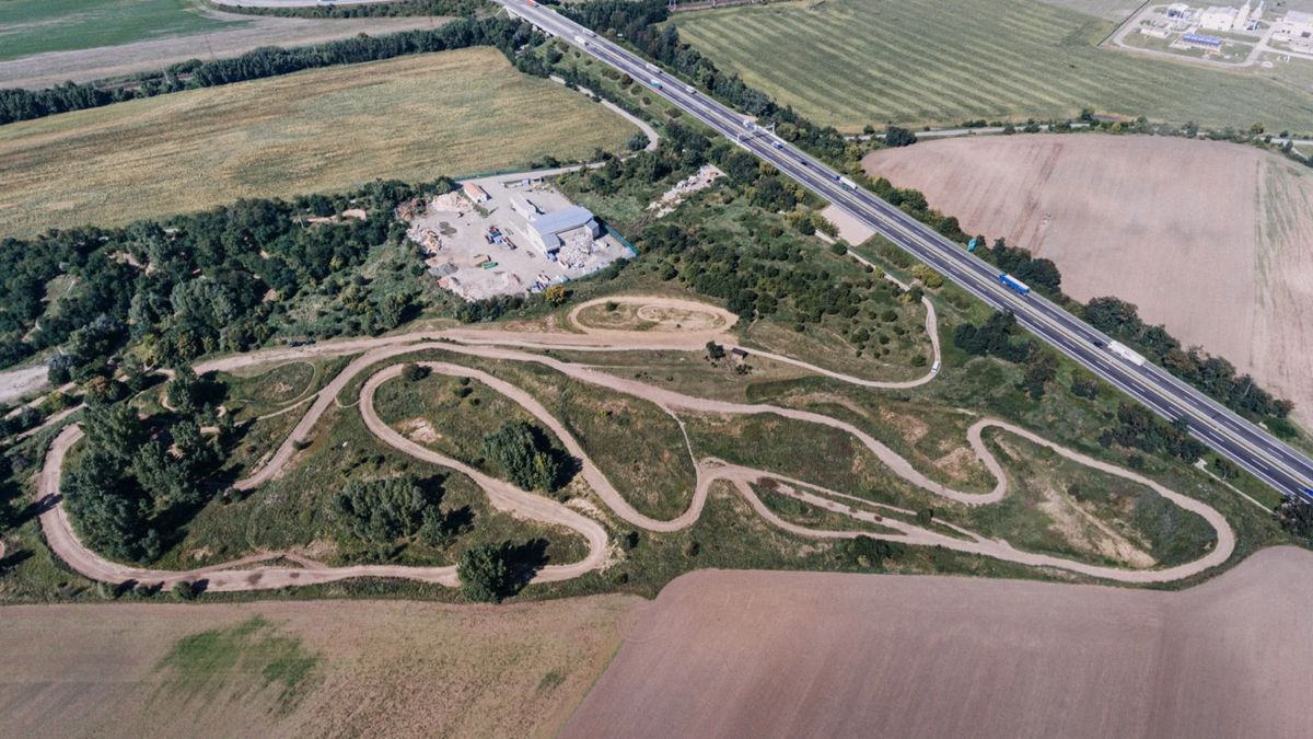 Místo kanálu Dunaj-Odra-Labe bude u Břeclavi motokrosový areál