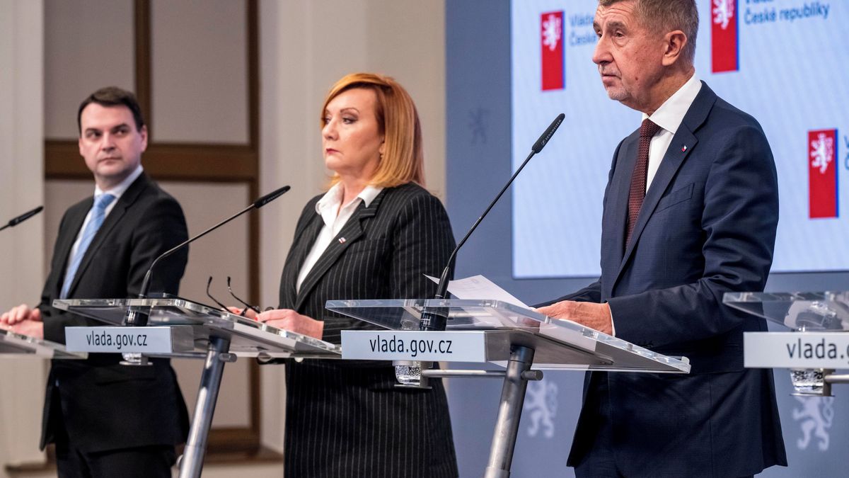 Cíl NATO je jen deklarace, zní z vlády. Více na obranu dá pouze, když si to bude moci dovolit