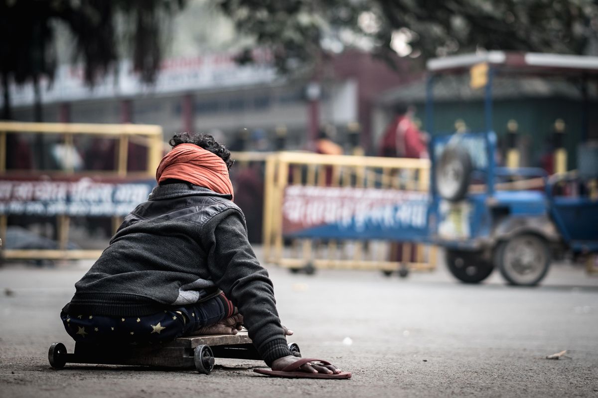 Indický žebrák šokoval úřady. Má třípatrový dům, auto s řidičem a půjčuje peníze