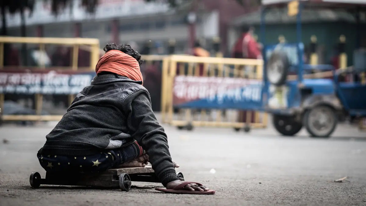 Indický žebrák šokoval úřady. Má třípatrový dům, auto s řidičem a půjčuje peníze