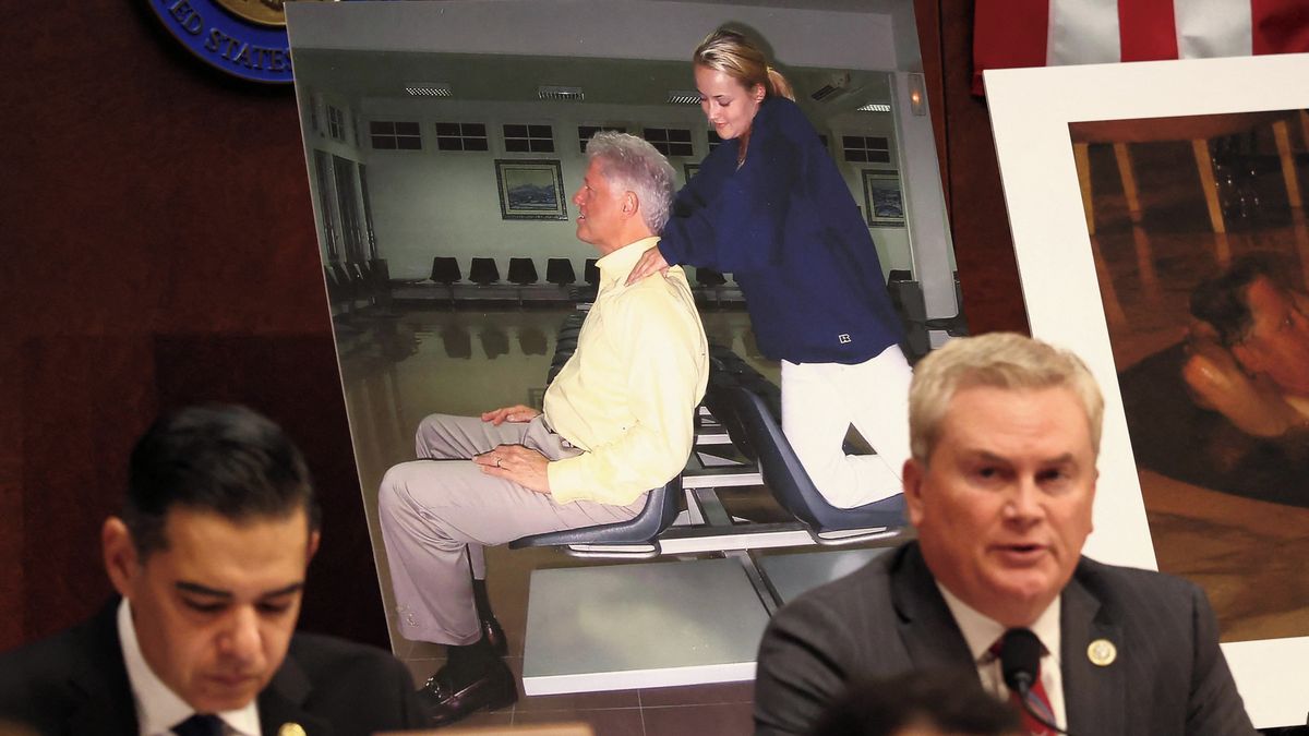 Kauza Epstein: Před Kongresem budou svědčit Clintonovi