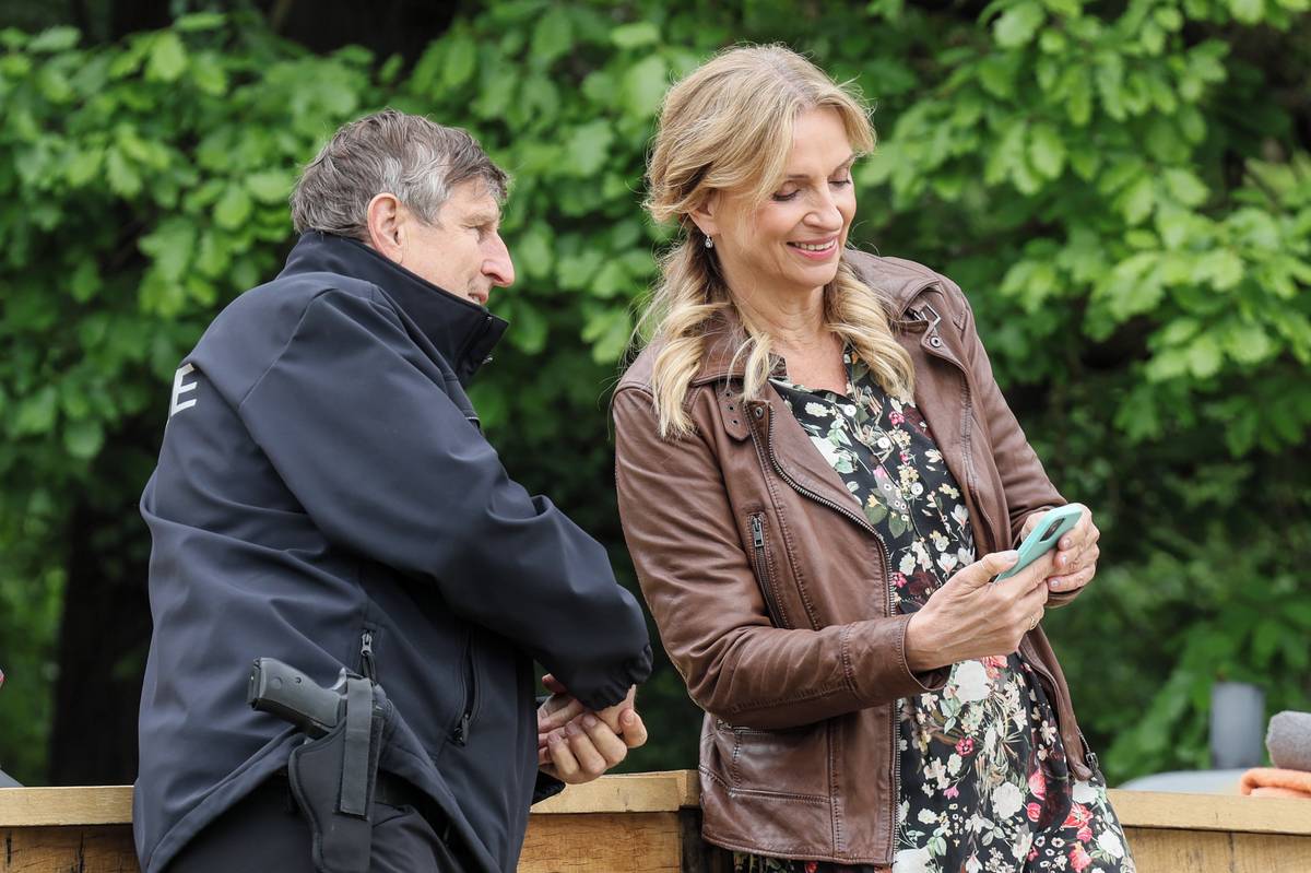 Ve druhé řadě seriálu Pod hladinou se potkají Václav Vydra a Ivana Chýlková.