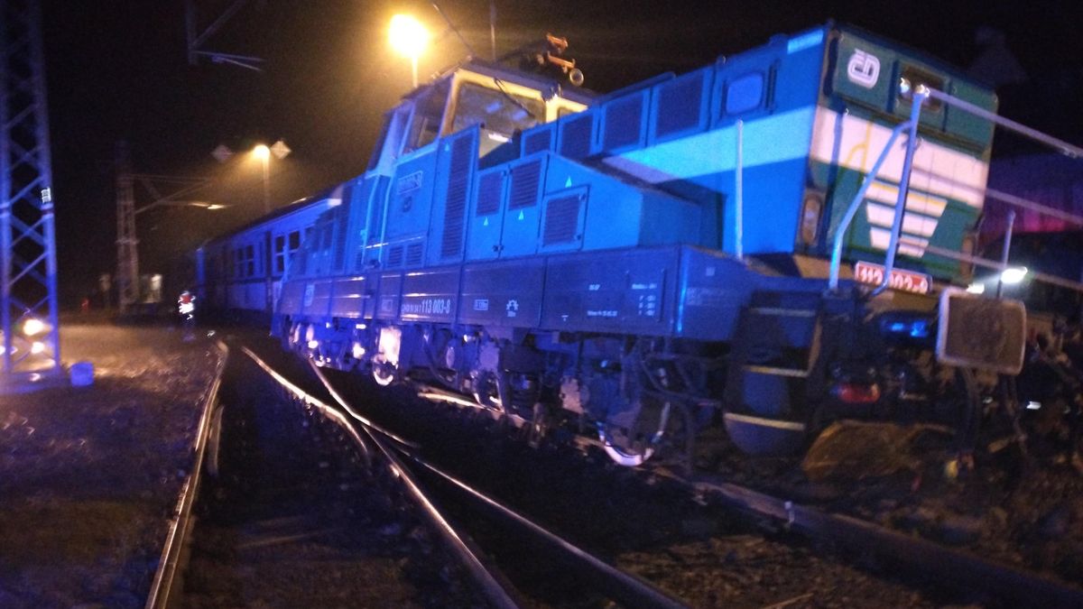 Provoz na trati z Tábora do Bechyně se po vykolejení vlaku obnoví nejdříve v pondělí
