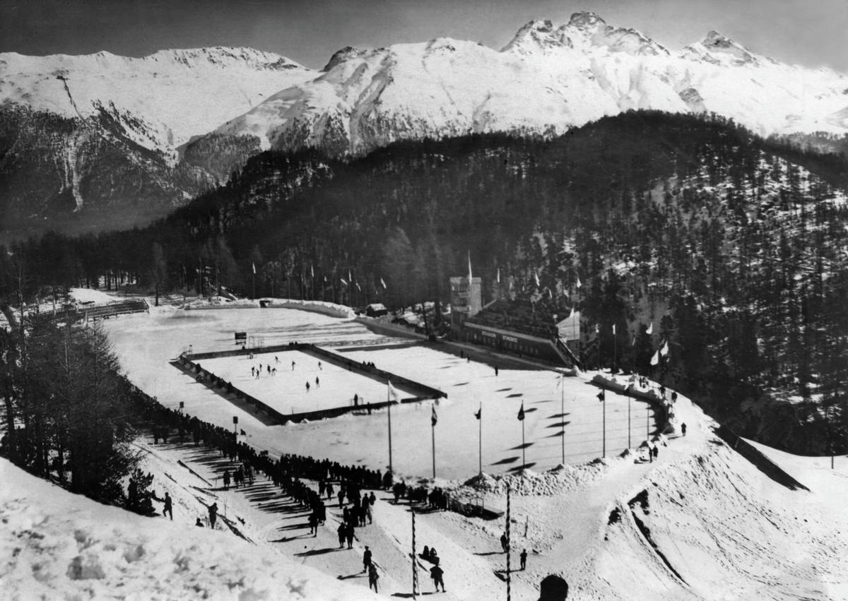 Panorama Svatého Mořice v roce 1928. Speciální olympijská vesnice tehdy nebyla potřeba, tisícovka členů výprav se ubytovala ve zdejších hotelech. Stejně jako cca 300 novinářů. 