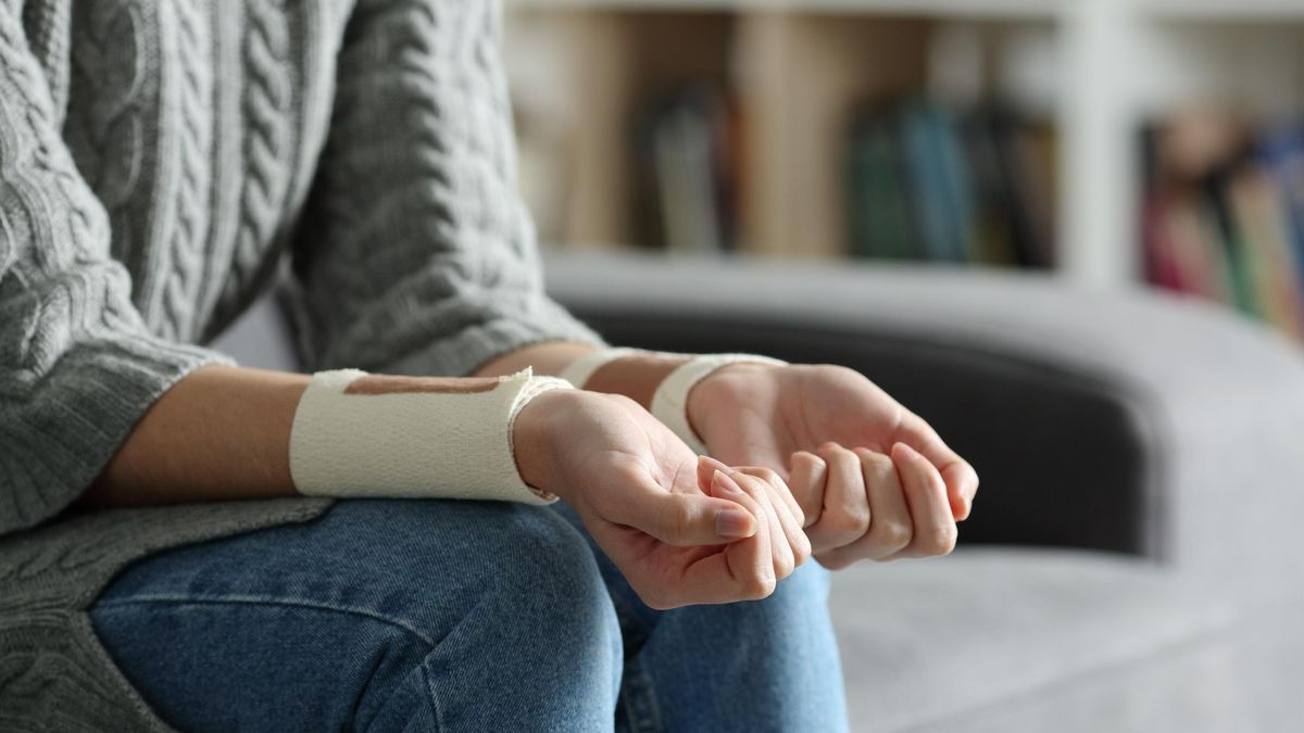 Sebepoškozování jako volání o pomoc. V Česku se týká až 70 tisíc mladých lidí