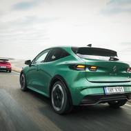 Clio nově stojí až na 18palcových kolech.