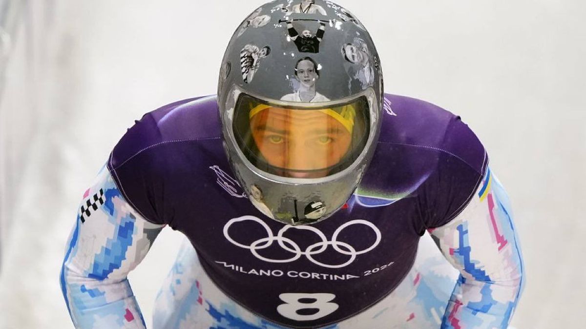 Olympijský výbor zakázal ukrajinskému závodníkovi helmu s obrázky sportovců zabitých ve válce