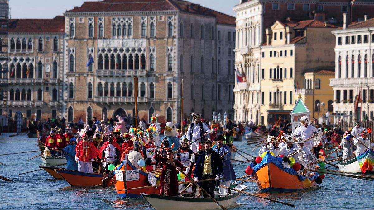 Začal velkolepý benátský karneval, tentokrát v barvách olympiády