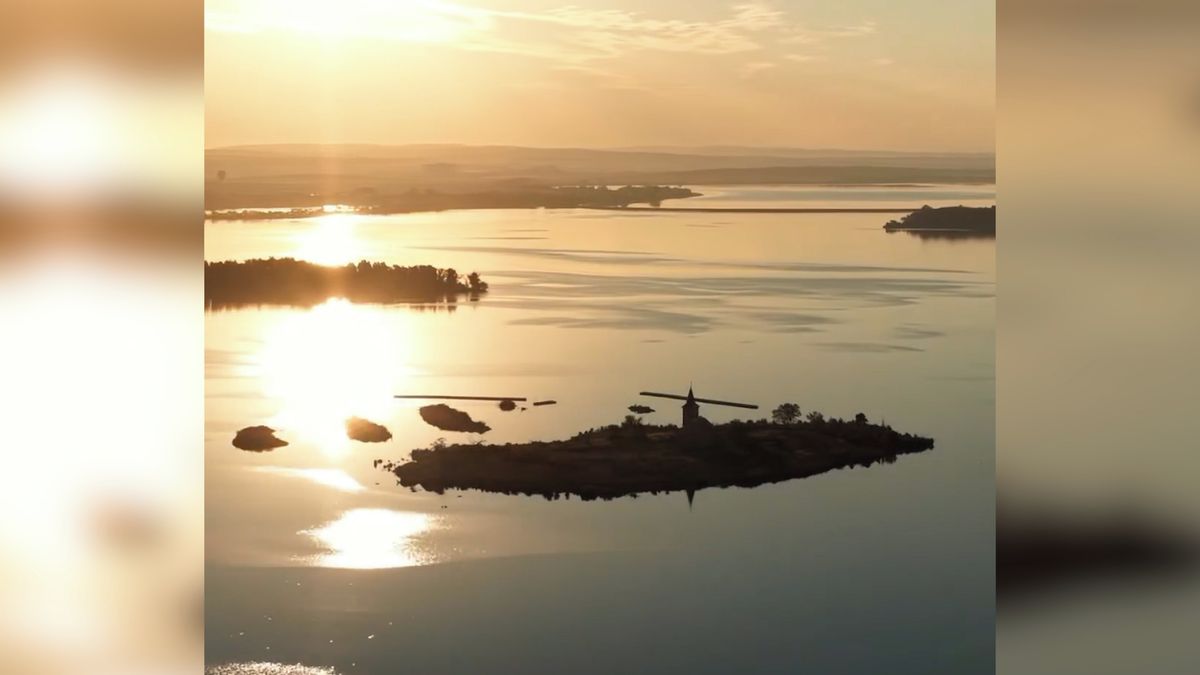 Lidé se snaží zachránit ikonický kostel uprostřed Věstonické nádrže, obec se ho chce vzdát