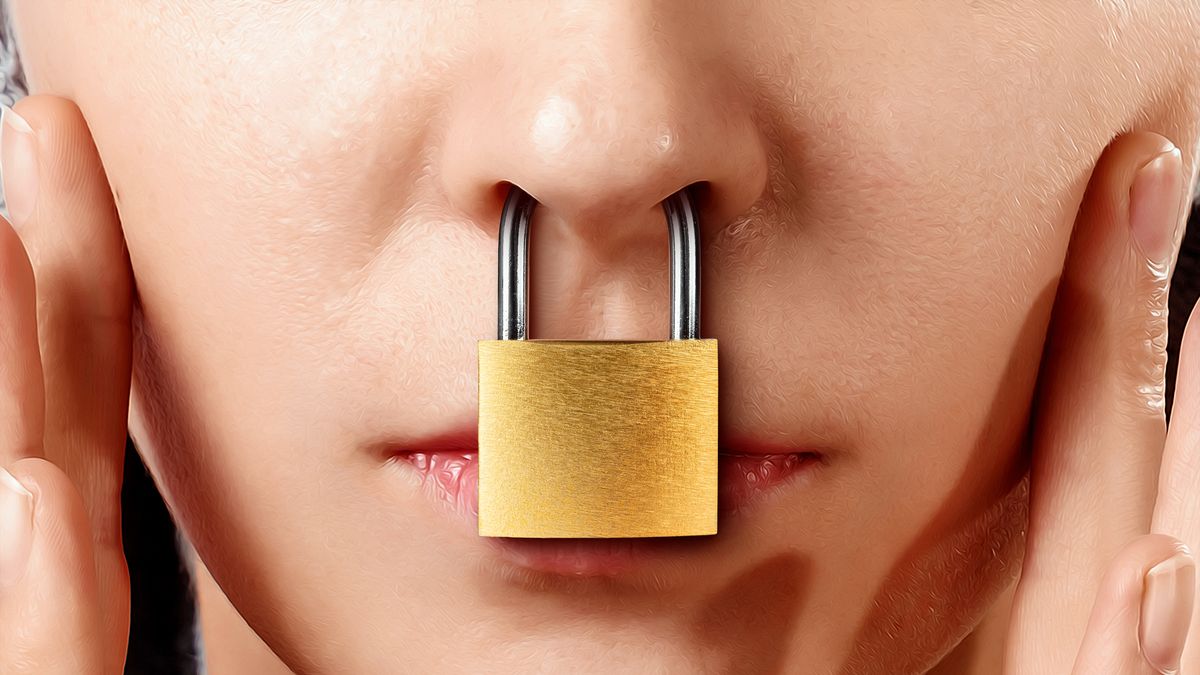 Malý Číňan si na nos nasadil visací zámek. Vysvobodili jej hasiči s kleštěmi