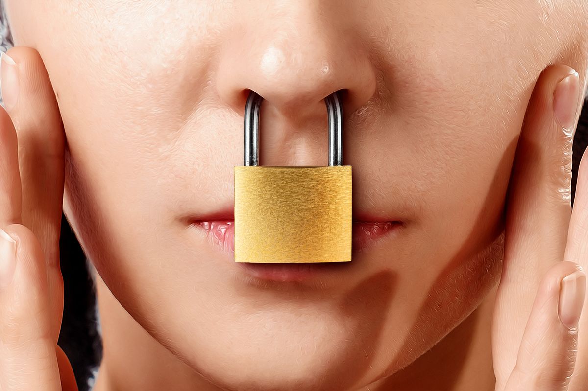 Malý Číňan si na nos nasadil visací zámek. Vysvobodili jej hasiči s kleštěmi