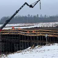 Pracuje se souběžně na deseti mostních konstrukcích.