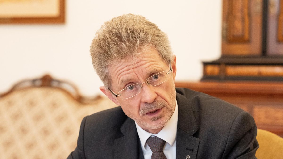 Vystrčil schytává kritiku za let speciálem na paralympiádu