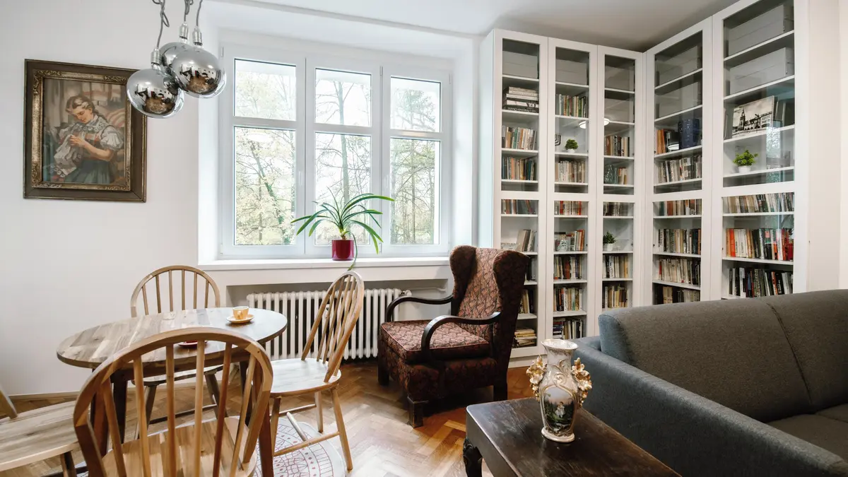 Kompletní rekonstrukce oživila eleganci bytu ze 30. let a vdechla mu moderní funkčnost