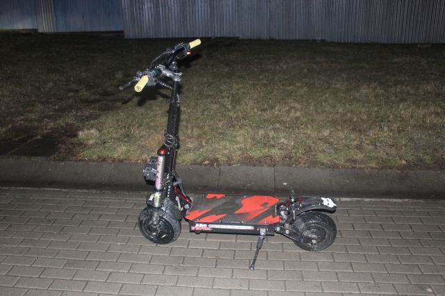 Opilý a zdrogovaný mladík na koloběžce havaroval v Přerově, v nemocnici skončila jeho spolujezdkyně