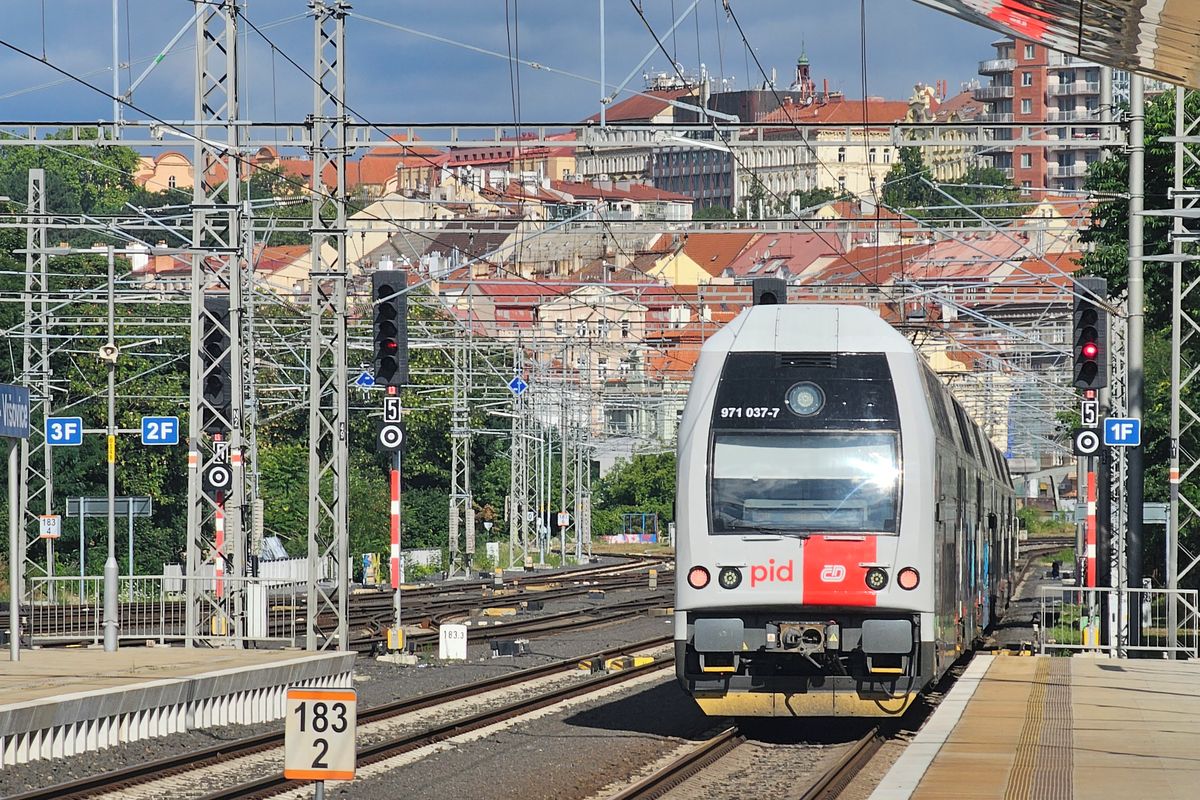 Elektřina místo dieselu. Nové vlaky pro Prahu a Střední Čechy vyjdou za 30 let na 142 miliard