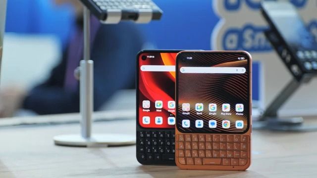 Reinkarnace BlackBerry se povedla. Tlačítkový mobil dotáhli k dokonalosti