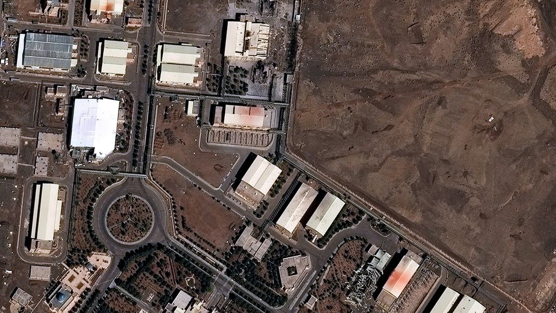 Satelitní snímky odhalily poškození íránského jaderného zařízení v Isfahánu