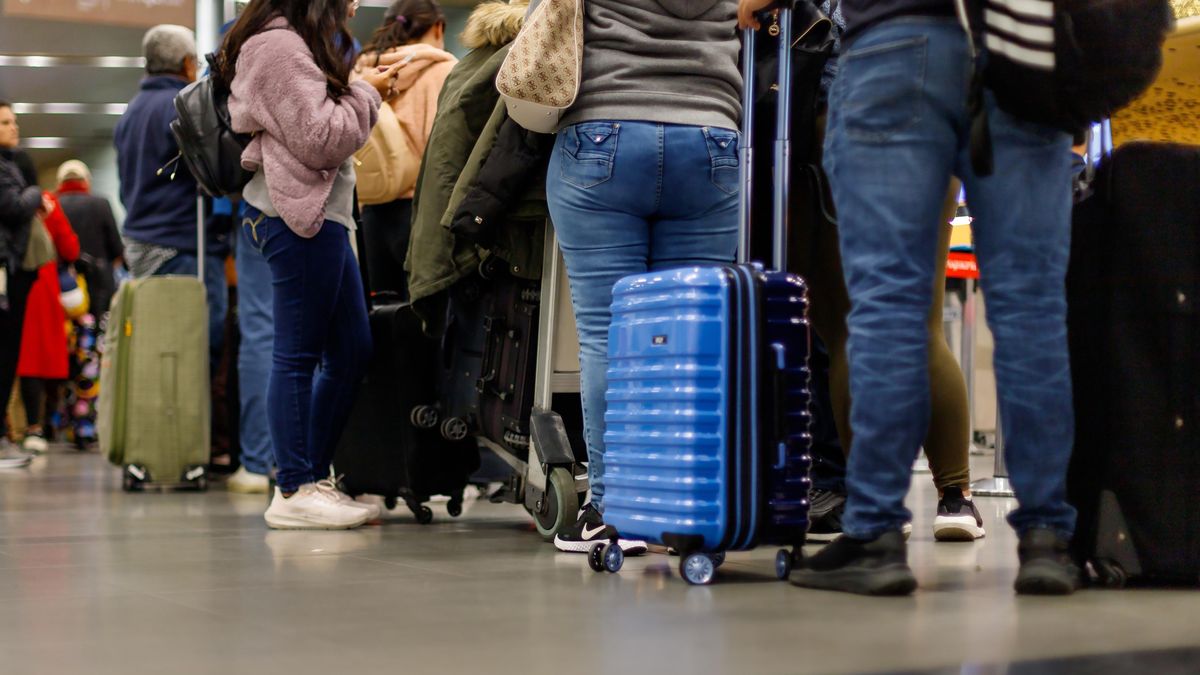 Kufry ven a letíme bez vás. Ryanair nechal na Lanzarote cestující, kteří nestihli projít přetíženou pasovou kontrolou