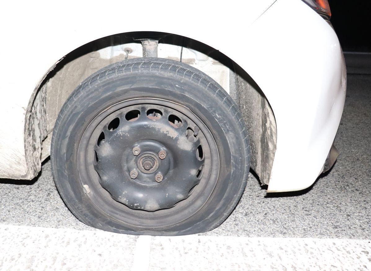 Zdrogovaného řidiče na Vysočině zastavili policisté až proražením pneumatik