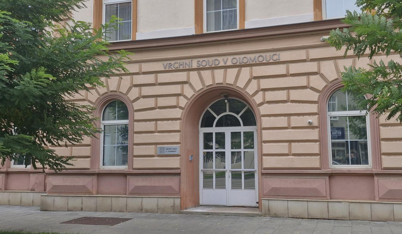 Cô gái đã lên kế hoạch giết bạn học với methanol