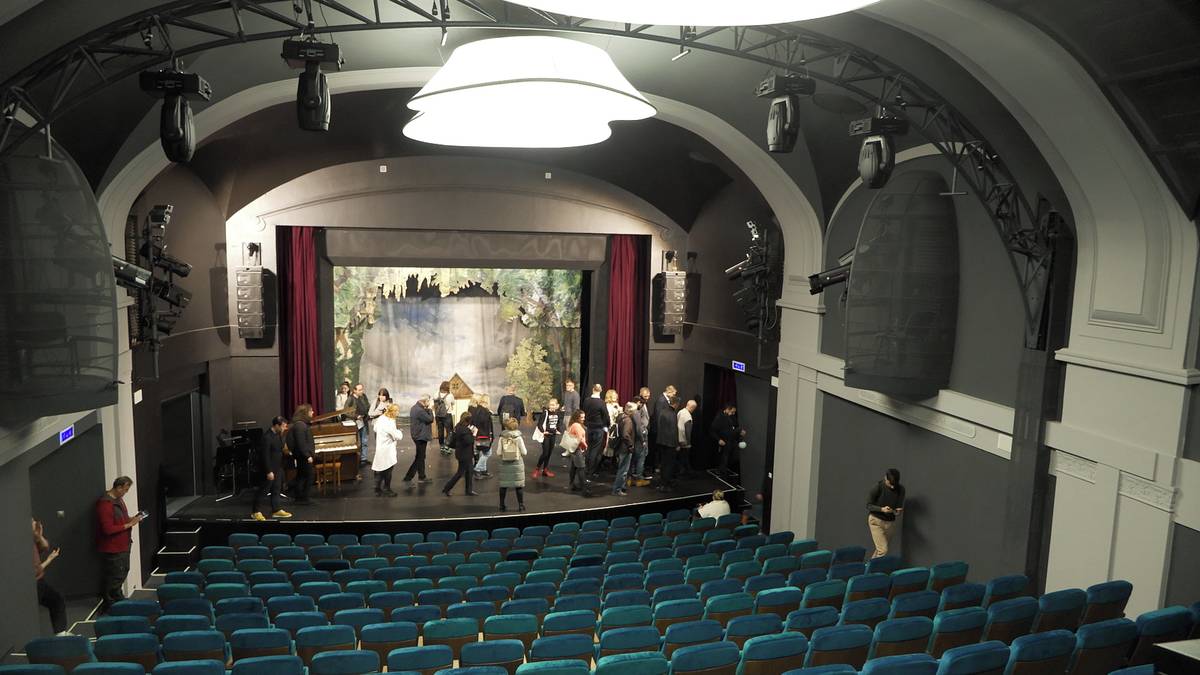 Modernizované hlediště zůstalo se stejným počtem míst, ale s novými sedačkami, které zvyšují komfort i bezpečnost dětských diváků. 