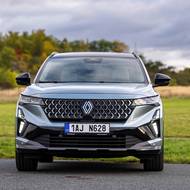 Renault Espace zaujme po modernizaci především kompletně přepracovanou přídí.