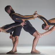 Představení nadchne nejen milovníky nového cirkusu. Australané v něm patří právem ke světové špičce.