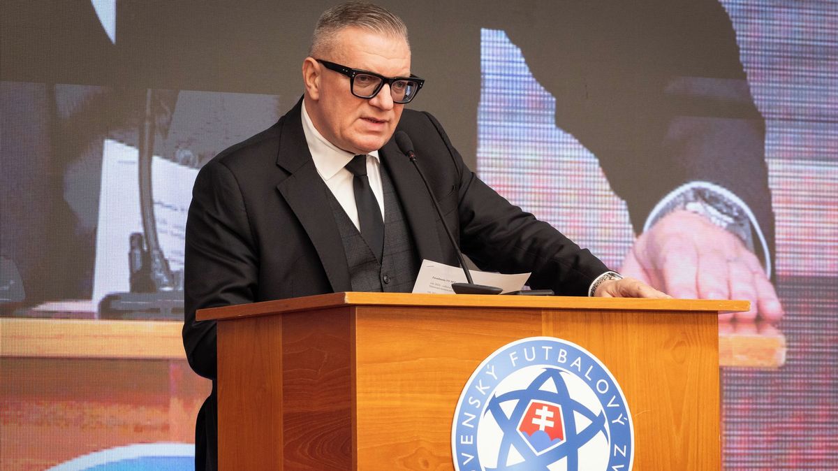 Slovenským fotbalem otřásá skandál. Šéf svazu ručil stovkami milionů korun za „mobilový byznys“
