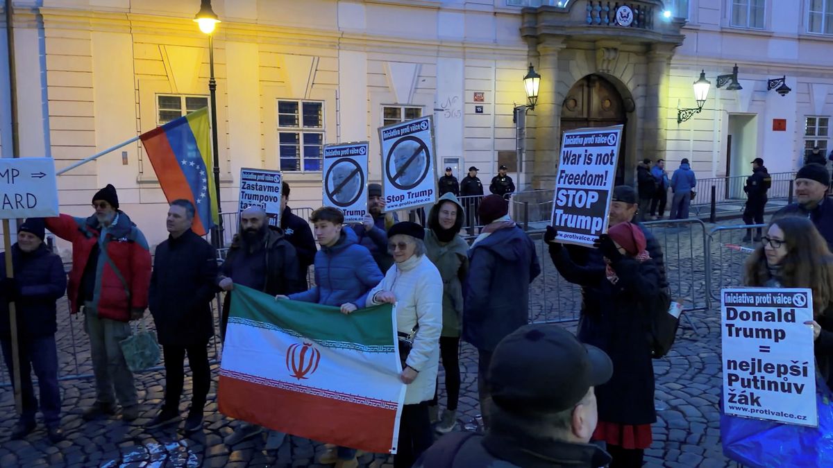 Před americkým velvyslanectvím protestovali proti útokům na Írán