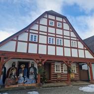 Jeden z původních vrchlabských domů (únor 2025).