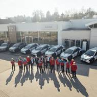 Horští záchranáři si převzali historicky první elektromobily.