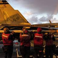 Američané zahájili operaci Epic Fury v sobotu. Jednou z letadlových lodí, ze kterých byl útok veden, je plovoucí letadlová základna USS Gerald R. Ford. 