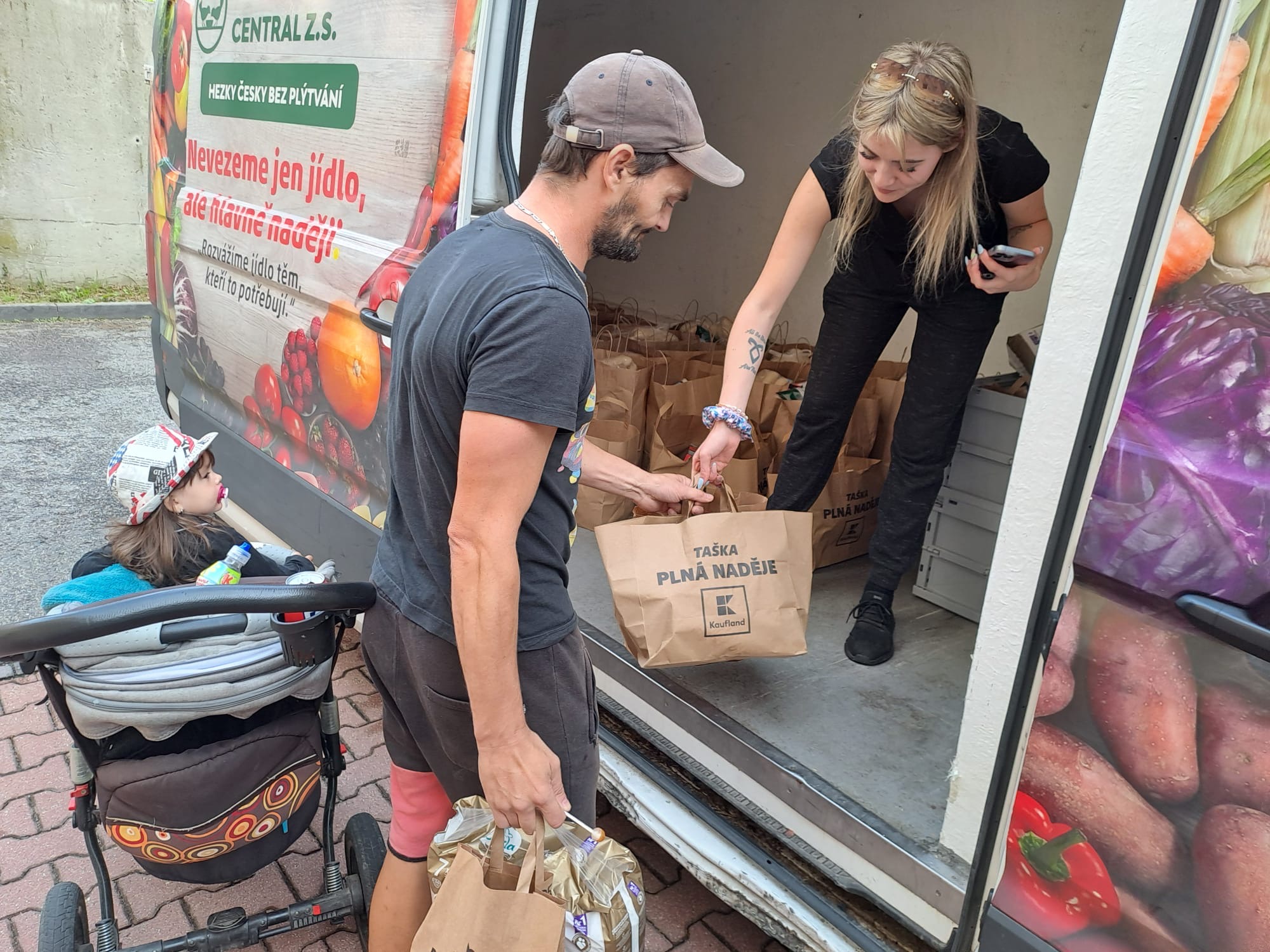 Năm kỷ lục của các ngân hàng thực phẩm. Họ đã giúp gần nửa triệu người