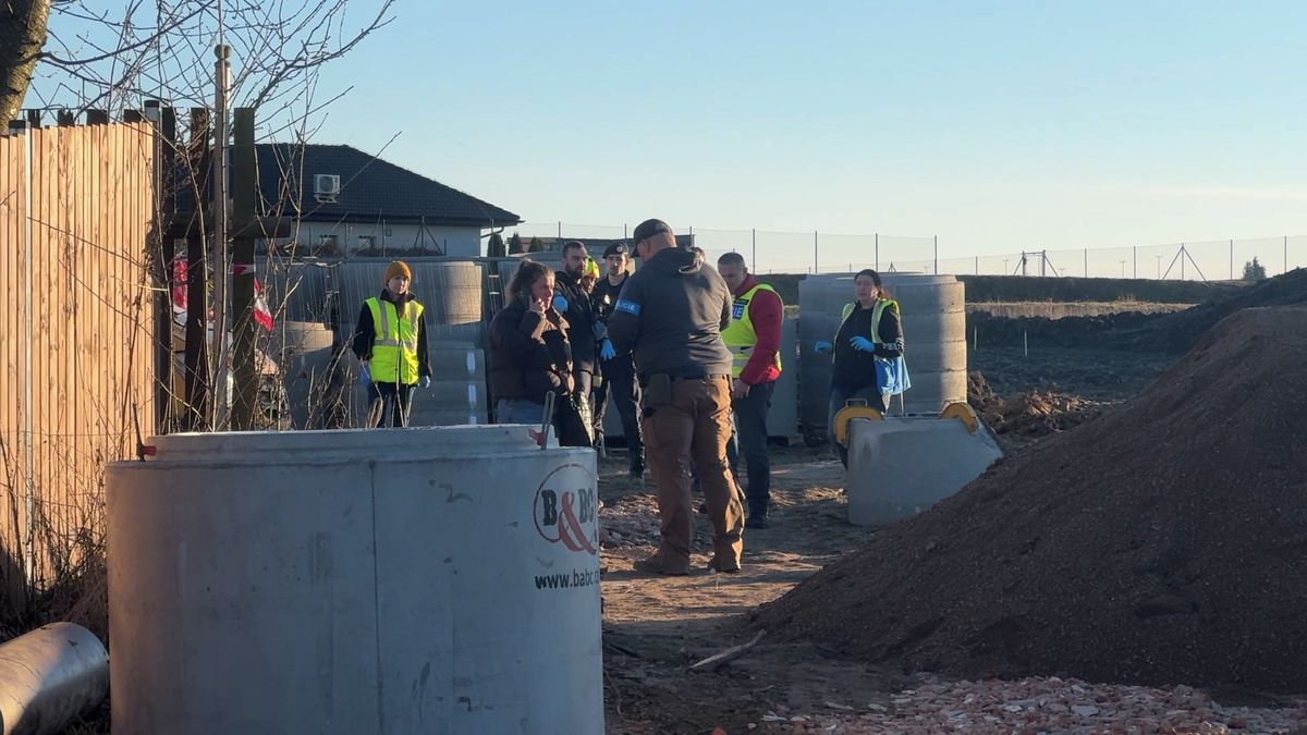 Dělníka v Plzni zasypala ve výkopu zemina, na místě zemřel