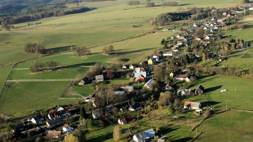 Referenda: Těžbě kaolínu na Jesenicku zelená, větrným elektrárnám u Hynčiny ne.