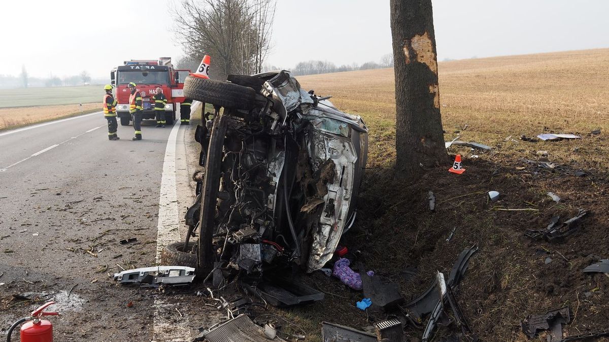 Řidička na Šumpersku převrátila auto, letěl pro ni vrtulník