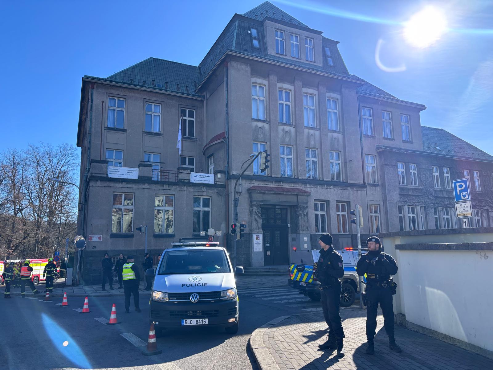 Policejní manévry po výhrůžce bombou ochromily dopravu v Libereci