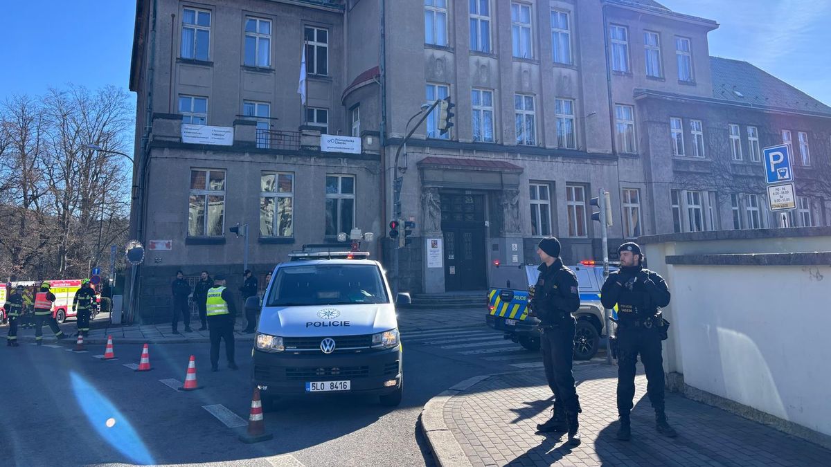 Policejní manévry po výhrůžce bombou ochromily dopravu v Liberci