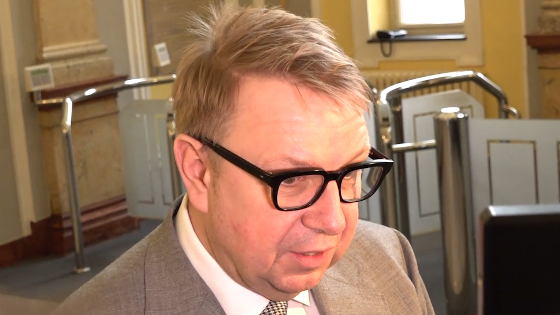 Việc dừng độ tuổi nghỉ hưu ở 65 tuổi bị hoãn lại