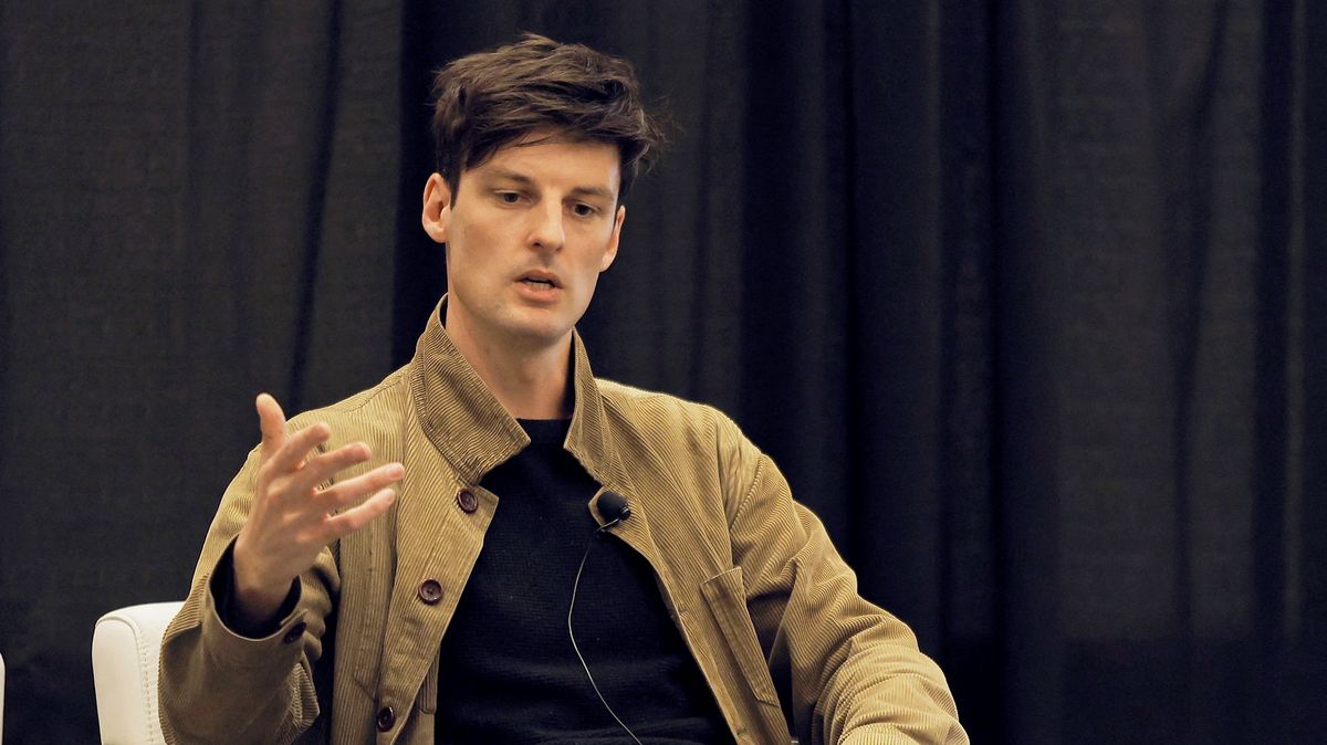 Britští spisovatelé vydali prázdnou knihu. Protestují proti využívání svých děl umělou inteligencí