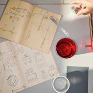 Prvotní skici interiérových kousků od Krejčiříka