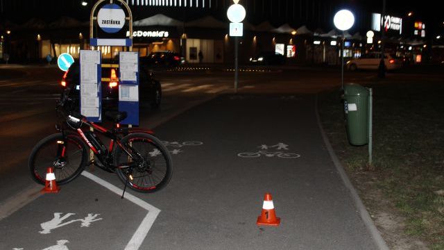 Opilý muž havaroval v Přerově na elektrokole, skončil v nemocnici