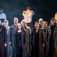 Jednou z hlavních postav kantáty Svatební košile je liberecký operní sbor v nastudování Tadeáše Tulacha.