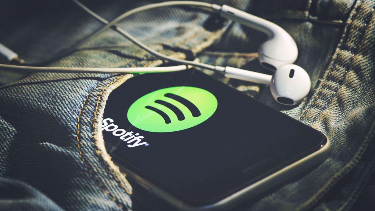 Případ, který tu ještě nebyl. Michael Smith s pomocí AI hudbu skládal, streamoval a za vše inkasoval