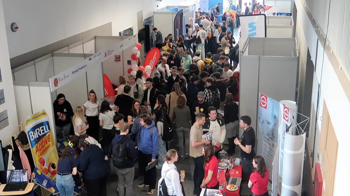 Eldorádo náborářů. Den, kdy se v Plzni sto firem přetahuje o tisíce studentů
