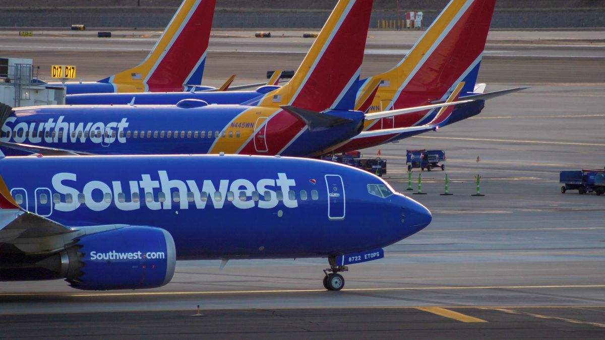 Aerolinky zavedly pravidla pro rozměrnější cestující. Kritika na sebe nenechala dlouho čekat