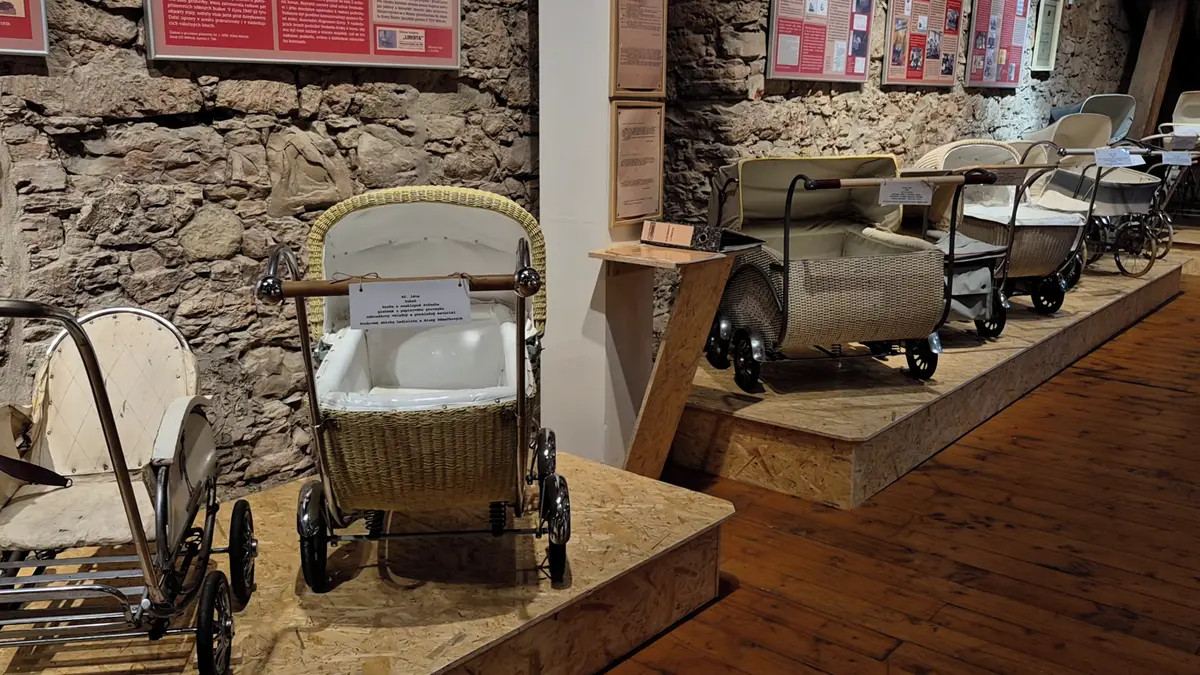 Mělnické muzeum představuje výstavu sta let kočárků Liberta